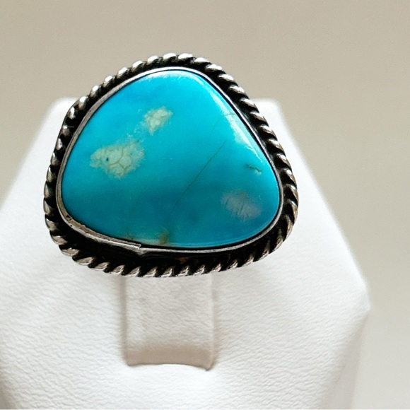 Vintage Southwestern Turquoise Sterling Silver Ring - Picture 3 of 11